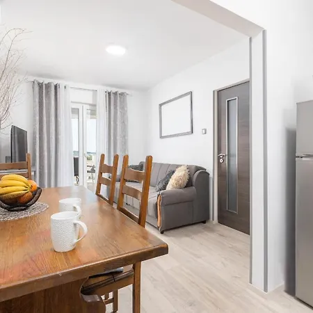 Sabina, Porec Apartment *